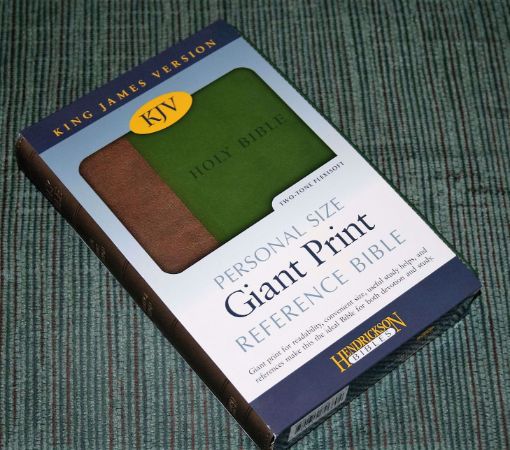 Picture of Personal Size Giant Print Reference Bible